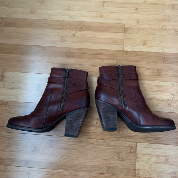 Frye Patty Riding bootie in Redwood color. - Picture 6 of 8